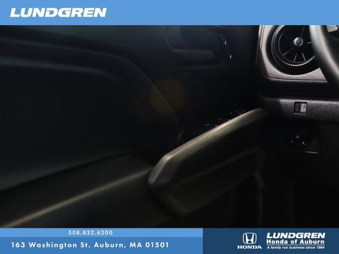 Used 2025 Chevrolet Colorado Trail Boss AWD/4WD image 31
