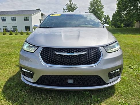 Used 2021 Chrysler Pacifica Limited w/ Premium & Safety Sphere Group FWD image 2