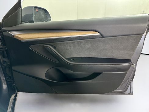 Used 2023 Tesla Model 3 Standard Range image 31