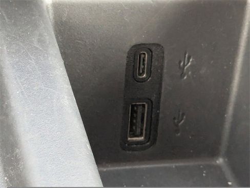 Used 2025 GMC Acadia Elevation image 23