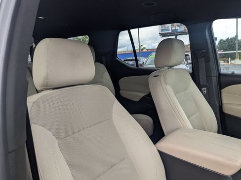 Used 2022 Chevrolet Traverse LS FWD image 26