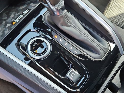 Used 2024 Chevrolet Colorado LT w/ LT Convenience Package II image 16