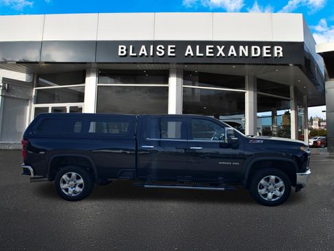 Used 2022 Chevrolet Silverado 2500 LTZ w/ LTZ Convenience Package AWD/4WD image 2