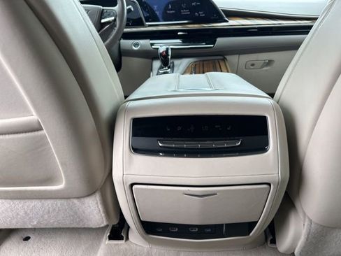 Used 2022 Cadillac Escalade Premium Luxury Platinum w/ LPO, Radiant Package AWD/4WD image 24