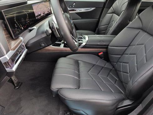 New 2026 BMW 750e xDrive image 4