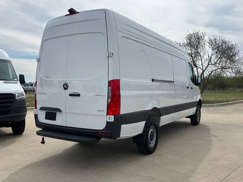 Used 2025 Mercedes-Benz Sprinter 2500 image 7