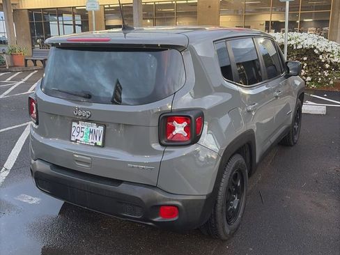 Used 2020 Jeep Renegade Sport FWD image 3