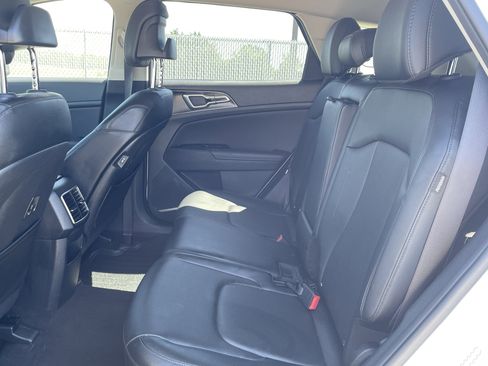 Used 2025 Kia Sportage EX FWD image 8