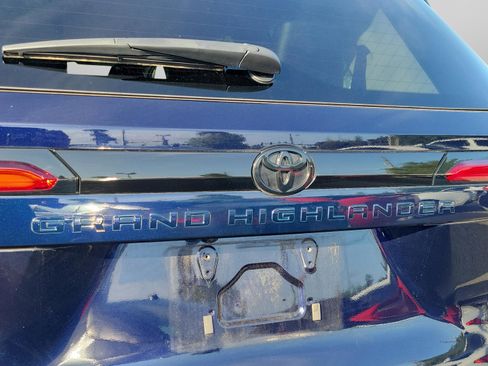 Used 2024 Toyota Grand Highlander AWD Hybrid image 22