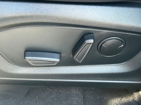 Used 2023 Ford Explorer XLT w/ Equipment Group 202A image 28