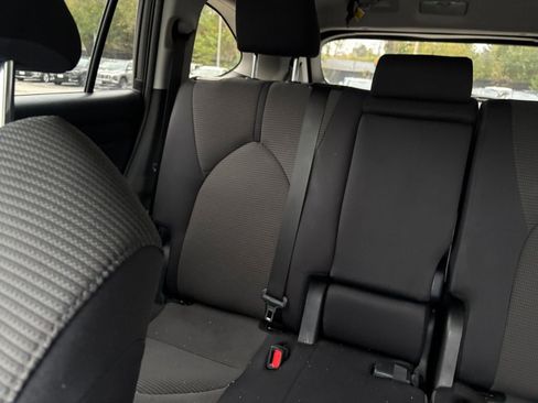 Used 2025 Toyota Highlander LE image 37