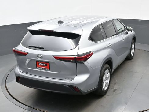 Used 2023 Toyota Highlander LE AWD/4WD image 40