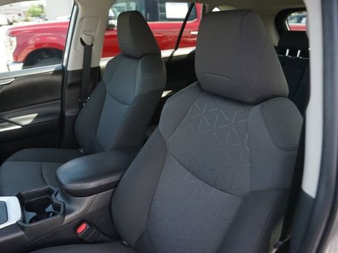 Used 2020 Toyota RAV4 XLE FWD image 10