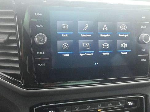 Used 2022 Volkswagen Atlas Cross Sport SE image 34