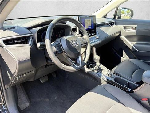 Certified 2025 Toyota Corolla Cross XLE FWD image 9