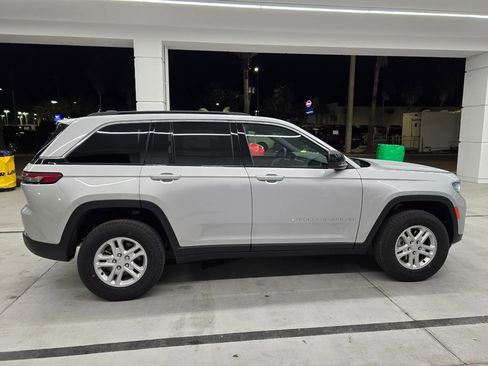 New 2025 Jeep Grand Cherokee Laredo w/ Luxury Tech Group I RWD image 7