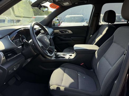 Used 2023 Chevrolet Traverse LT FWD image 18