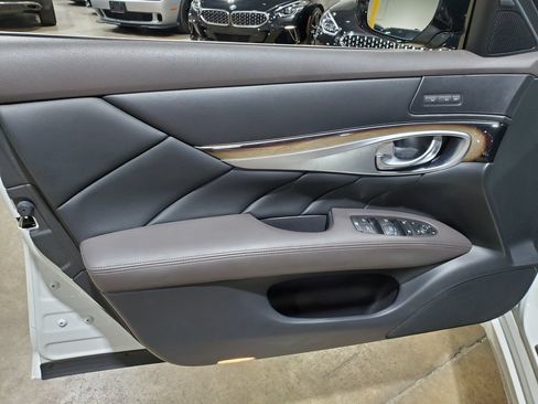 Used 2018 INFINITI Q70 L 3.7 w/ Sensory Package AWD/4WD image 25