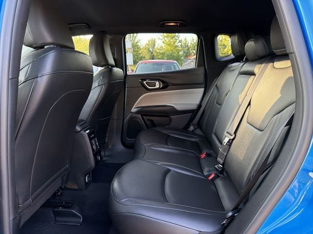 Used 2025 Jeep Compass Limited AWD/4WD image 10
