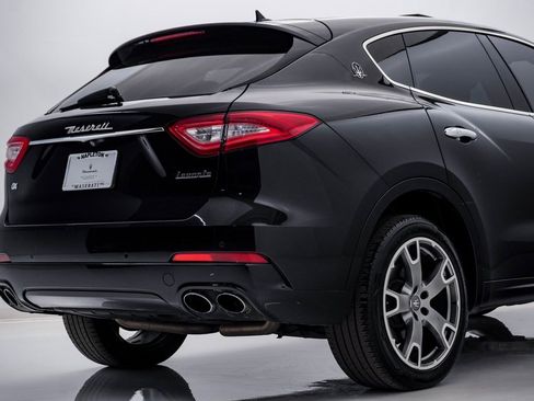 Used 2018 Maserati Levante image 11