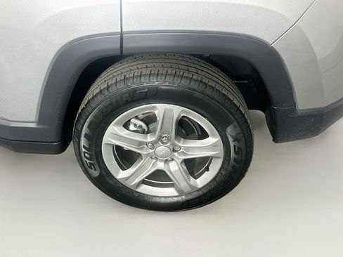 Used 2023 Jeep Compass Latitude w/ Sun and Sound Group AWD/4WD image 11