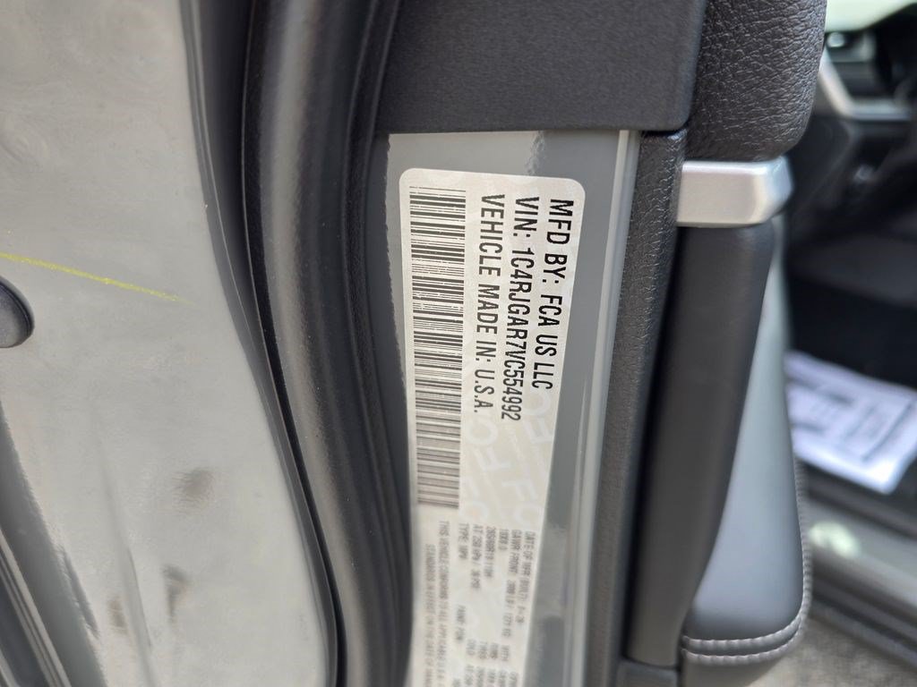 New 2027 Jeep Grand Cherokee Altitude RWD image 14