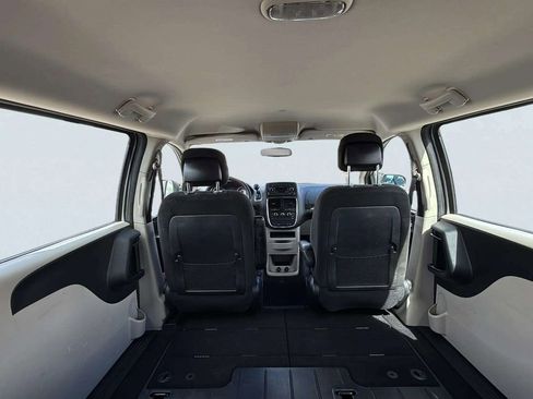 Used 2016 Dodge Grand Caravan American Value Package w/ UConnect Hands-Free Group FWD image 18