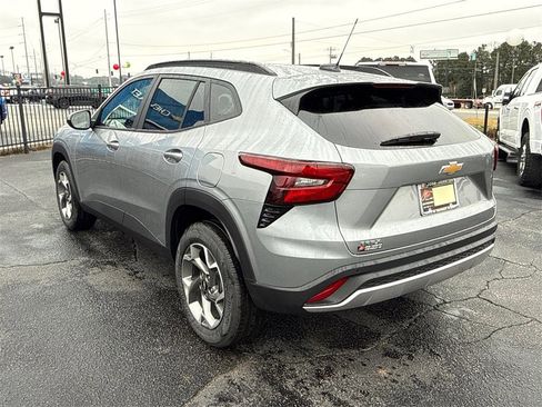 New 2026 Chevrolet Trax LT w/ Driver Confidence Package image 8