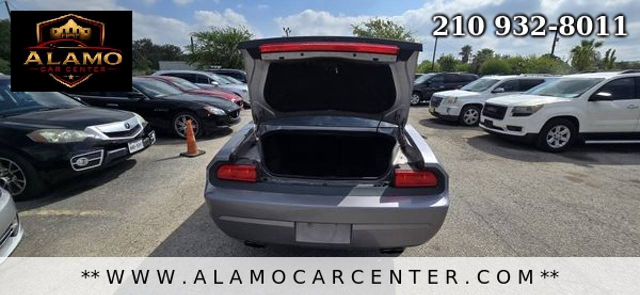 Used 2014 Dodge Challenger SXT RWD image 19