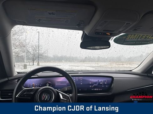 Used 2024 Buick Envision Preferred image 11