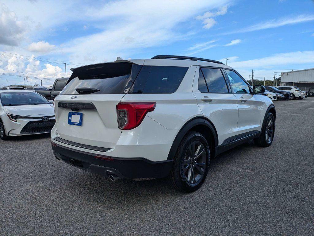 Used 2023 Ford Explorer XLT w/ Equipment Group 202A RWD image 4