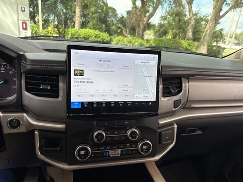 Used 2023 Ford Expedition XLT RWD image 38