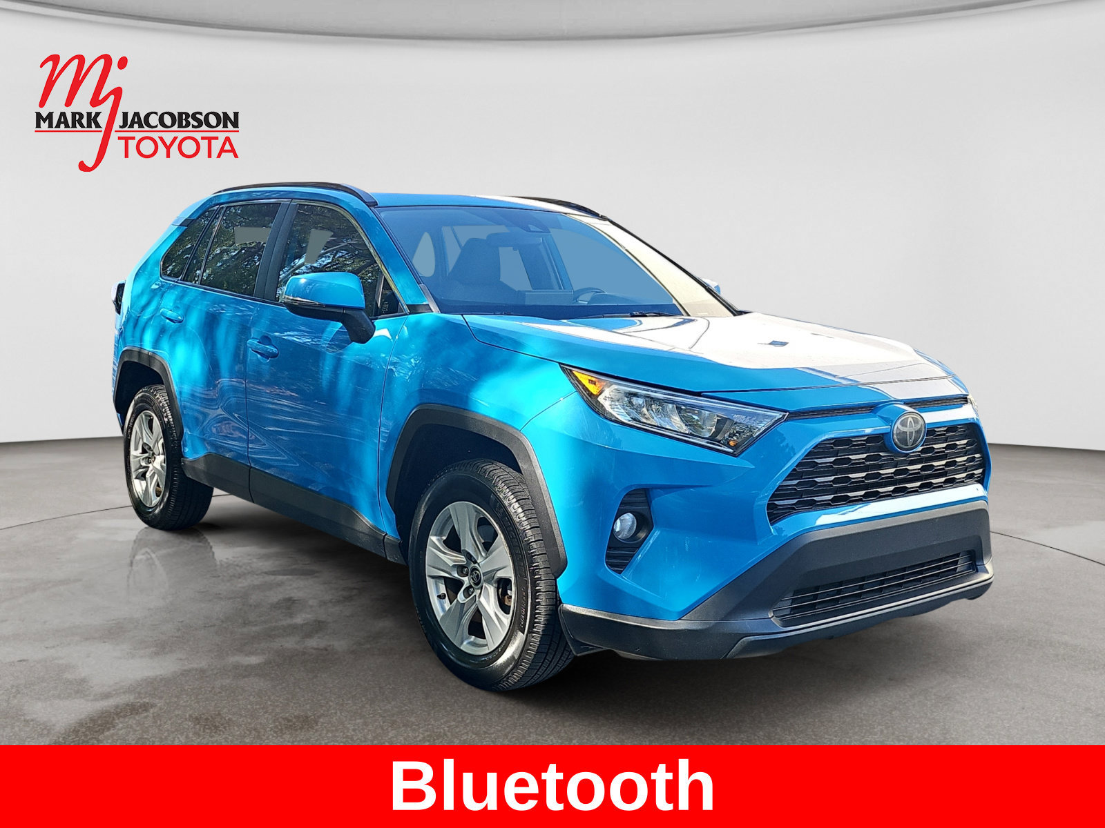 Used 2019 Toyota RAV4 XLE w/ Convenience Package FWD image 4