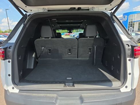 Used 2023 Chevrolet Traverse RS AWD/4WD image 14