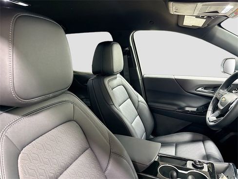 New 2026 Chevrolet Equinox LT w/ Convenience Package II image 32