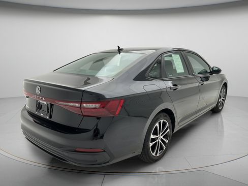 Used 2025 Volkswagen Jetta Sport FWD image 3