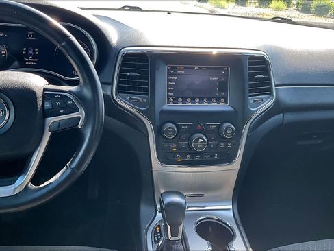 Used 2018 Jeep Grand Cherokee Laredo RWD image 25