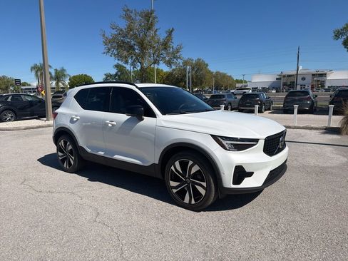 Used 2023 Volvo XC40 B5 Plus w/ Driver Assist Package image 3