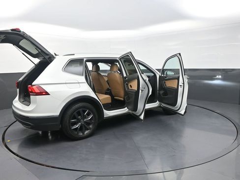 Used 2023 Volkswagen Tiguan SE AWD/4WD image 37