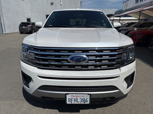 Used 2018 Ford Expedition XLT w/ Equipment Group 201A AWD/4WD image 8