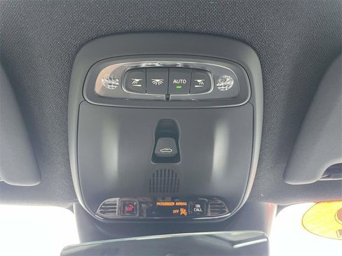 Used 2022 Volvo XC40 T5 R-Design w/ Climate Package image 31