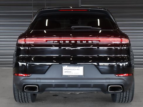 Used 2024 Porsche Cayenne AWD/4WD image 9