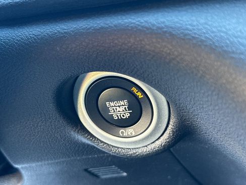 Used 2019 Chrysler Pacifica Touring Plus w/ Advanced Safetytec Group image 26