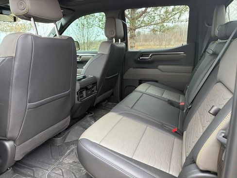 Used 2024 Chevrolet Silverado 1500 ZR2 w/ Technology Package image 8