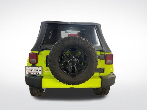 Used 2017 Jeep Wrangler Unlimited Sahara AWD/4WD image 4