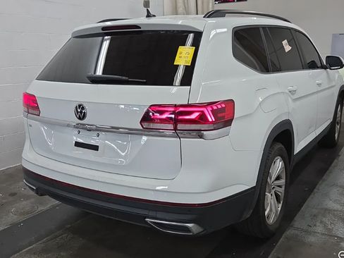 Used 2021 Volkswagen Atlas SE w/ Panoramic Sunroof Package FWD image 4
