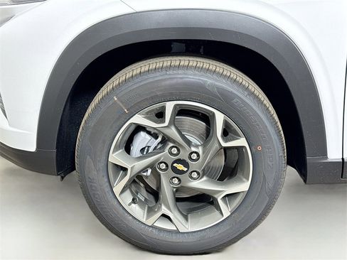 New 2026 Chevrolet Trax LT w/ Driver Confidence Package image 18