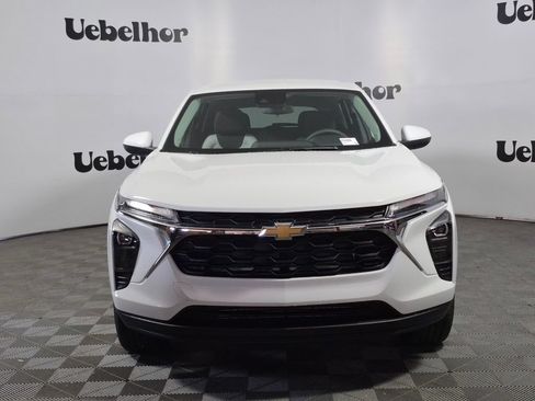 New 2026 Chevrolet Trax LS w/ LS Convenience Package FWD image 2