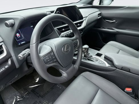 Used 2023 Lexus UX 250h AWD image 10
