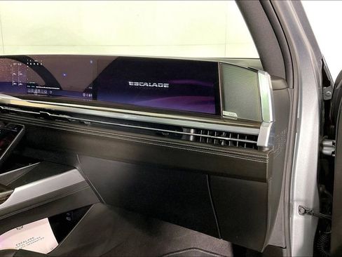 Used 2025 Cadillac Escalade Premium Luxury image 22